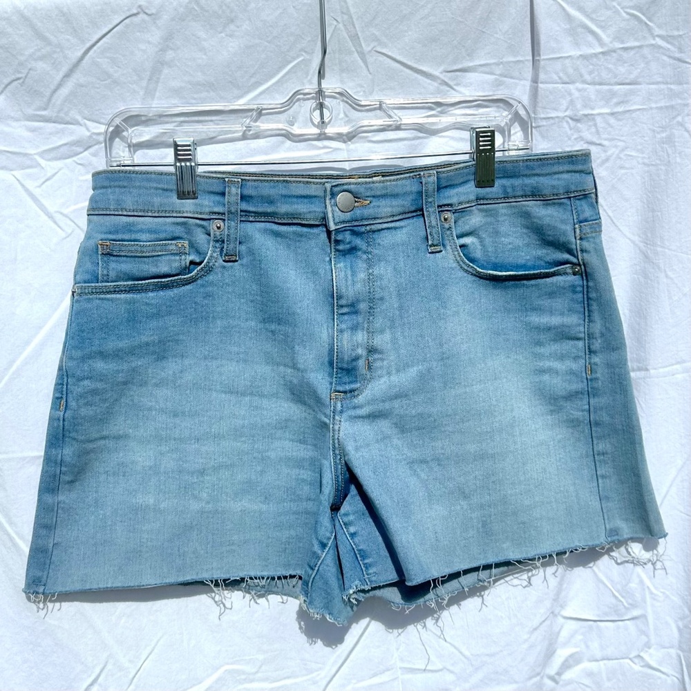 High Waisted Vintage Inspired Light Wash Denim Short
